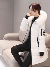 Women's hooded parka with fur collar, warm, fashionable, comfortable, zipped pockets, long elegant jacket, slim and thick, feminine winter coat
