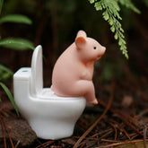Ornements de bureau cochon de dessin animé, cochon assis sur la toilette, Figurine cochon Miniature, jouet créatif, cadeau pour enfants, décoration de bureau