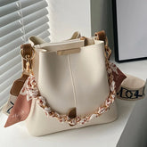 Sac à bandoulière pour femmes, nouvelle mode, grande capacité, sac seau avec chaîne en ruban, sac à bandoulière pour les déplacements quotidiens