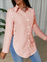 Chemise à manches longues rayée boutonnée pour femme avec col classique et ourlet incurvé - Hauts décontractés pour le bureau