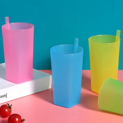 Children's cup with built-in straw, food-grade plastic water bottle