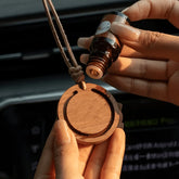 Diffuseur rond en bois de qualité supérieure, fait à la main en bois de cire blanche et noyer noir, accessoires aromatiques de Suspension de voiture élégants, 1 pièce