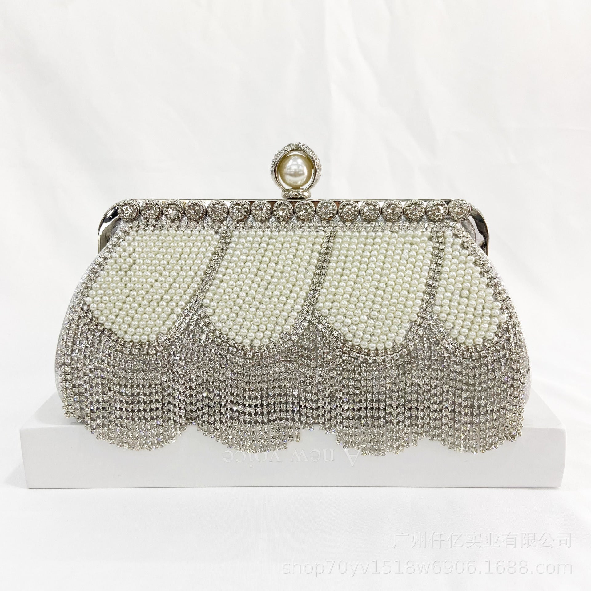 Heavy Industry Tassel Dinner Clutch Chinese Style