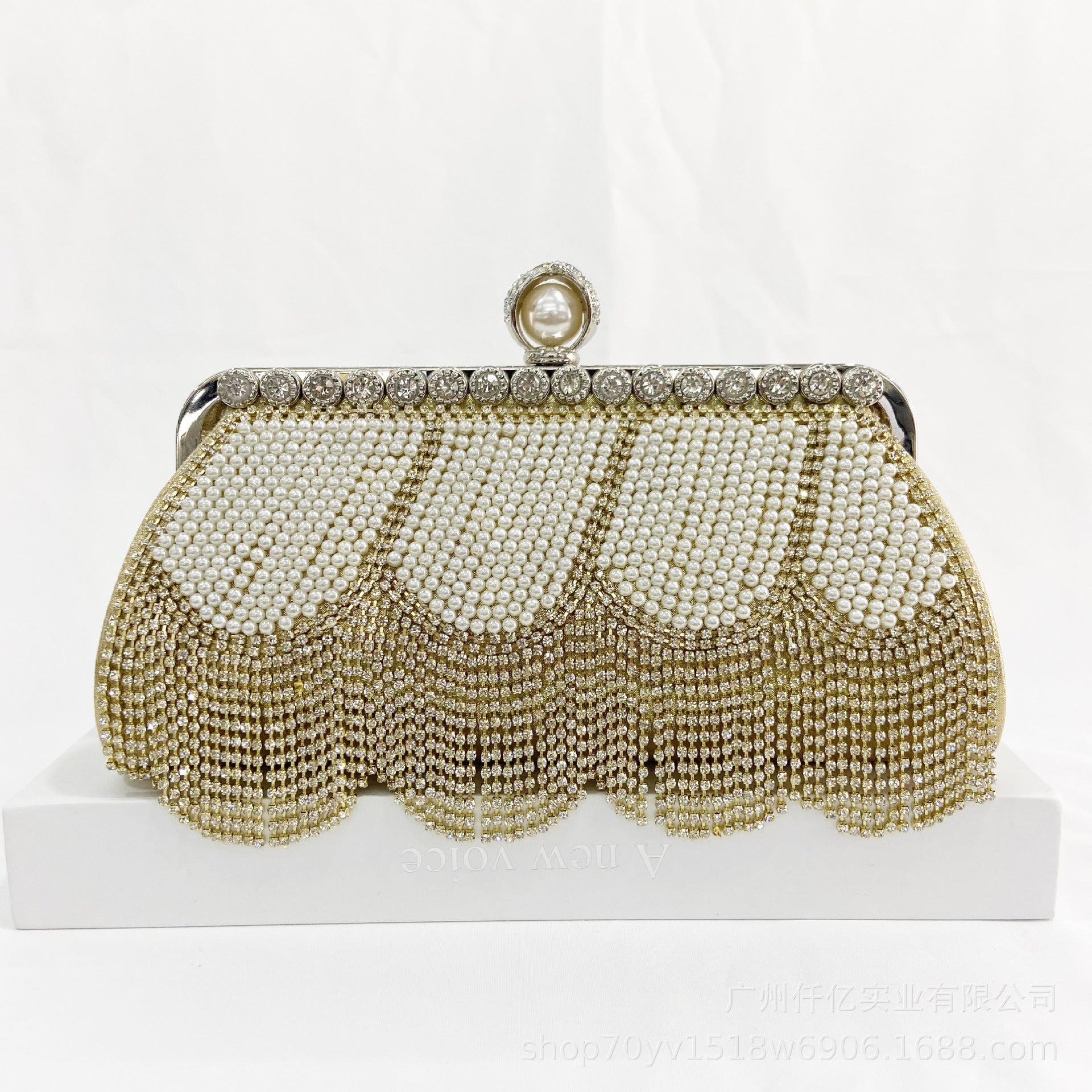 Heavy Industry Tassel Dinner Clutch Chinese Style