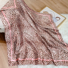 2025 Design marque foulard foulard châle enveloppes imprimer soie Satin écharpe carré femmes musulman Hijab élégant bandeau Bandana