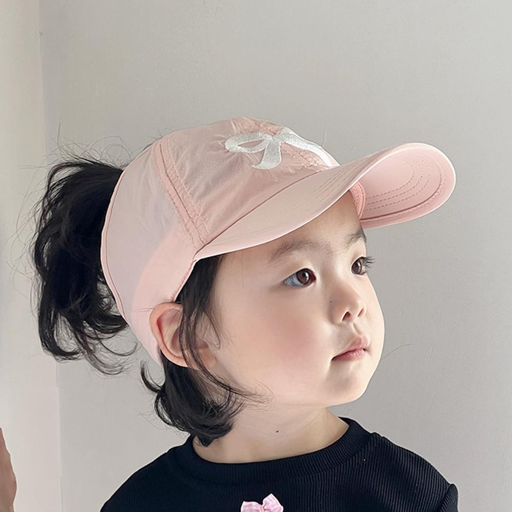 Visière de chapeau de baseball pour enfants mignons, casquette de soleil à nœud papillon imperméable, chapeau à queue de cheval haut pour petites filles, chapeau de plage d'été réglable de 2 à 5 ans