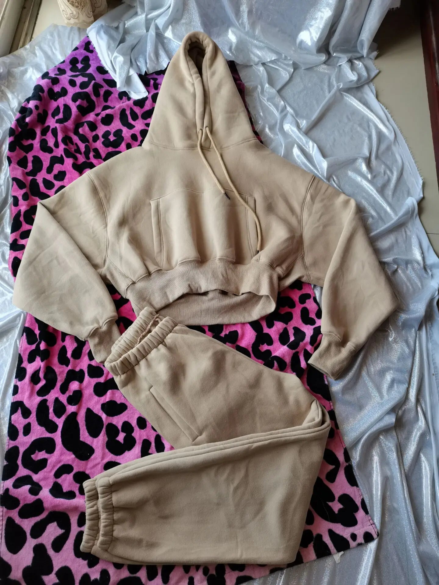 Sweat à capuche Smile avec pantalon de jogging pour femme, ensemble 2 pièces, tenue de sport décontractée, survêtement monochrome, imbibé de sueur, vente en gros, automne et hiver