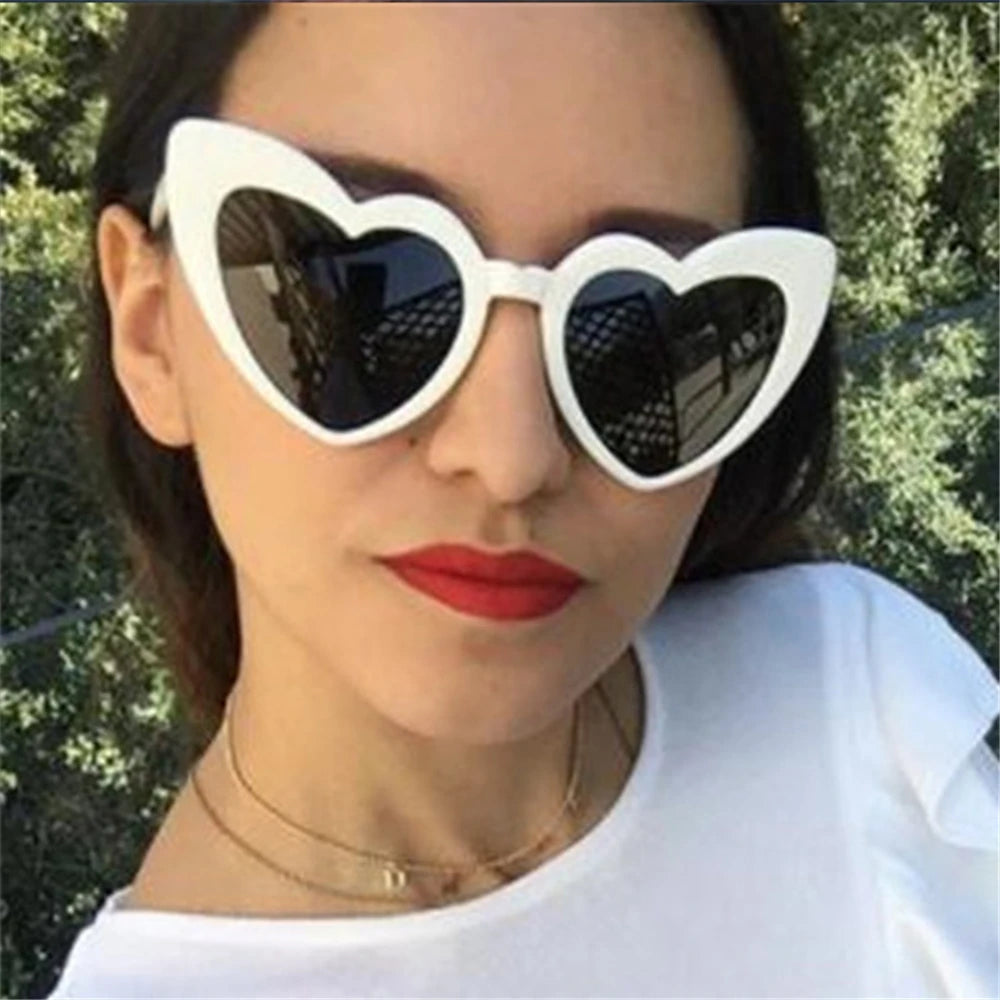 Lana del rey-Lunettes de soleil en forme de cœur pour femmes, lunettes de soleil rétro, lunettes de protection UV400, grand cadre, effet d'amour, luxe, 1PC