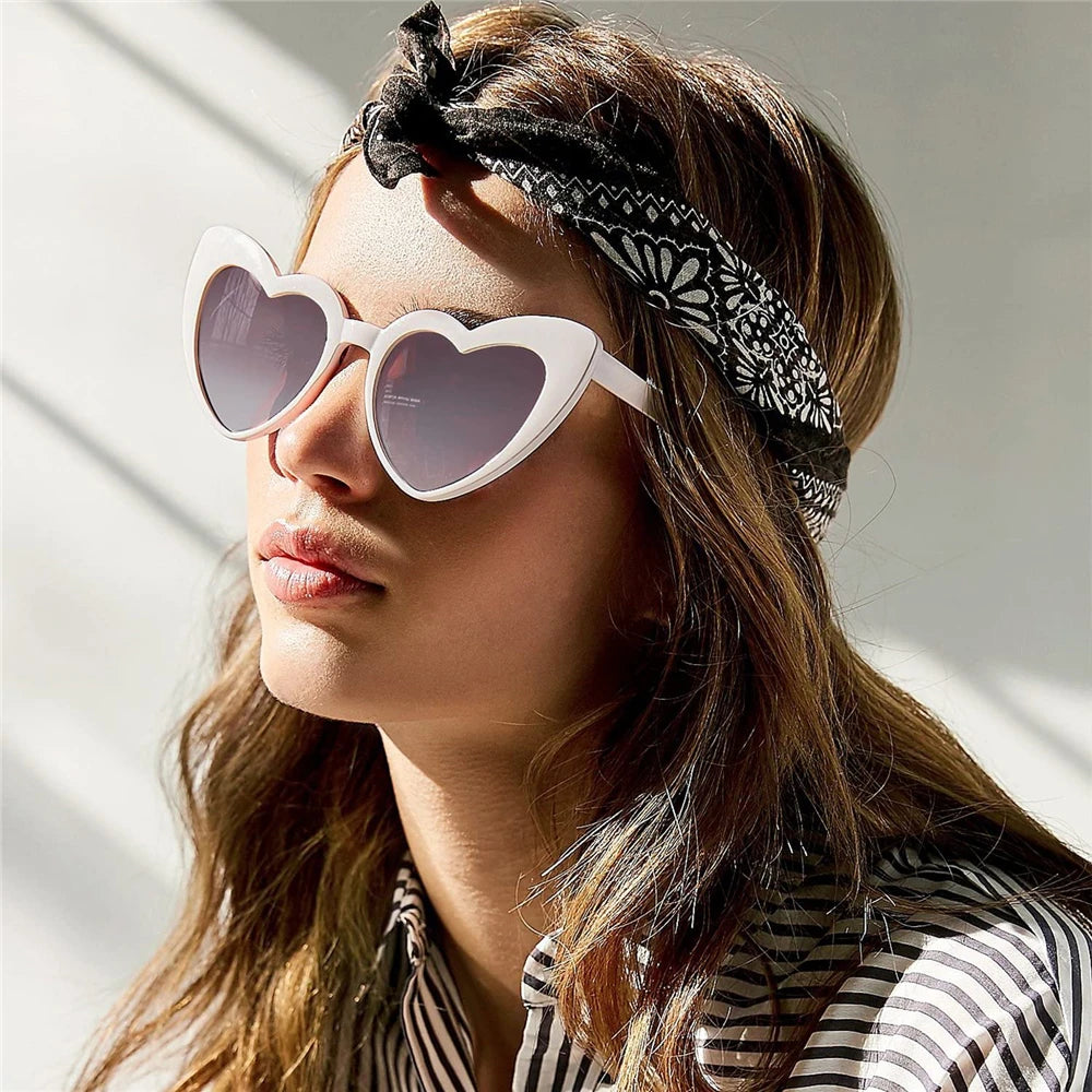 Lana del rey-Lunettes de soleil en forme de cœur pour femmes, lunettes de soleil rétro, lunettes de protection UV400, grand cadre, effet d'amour, luxe, 1PC