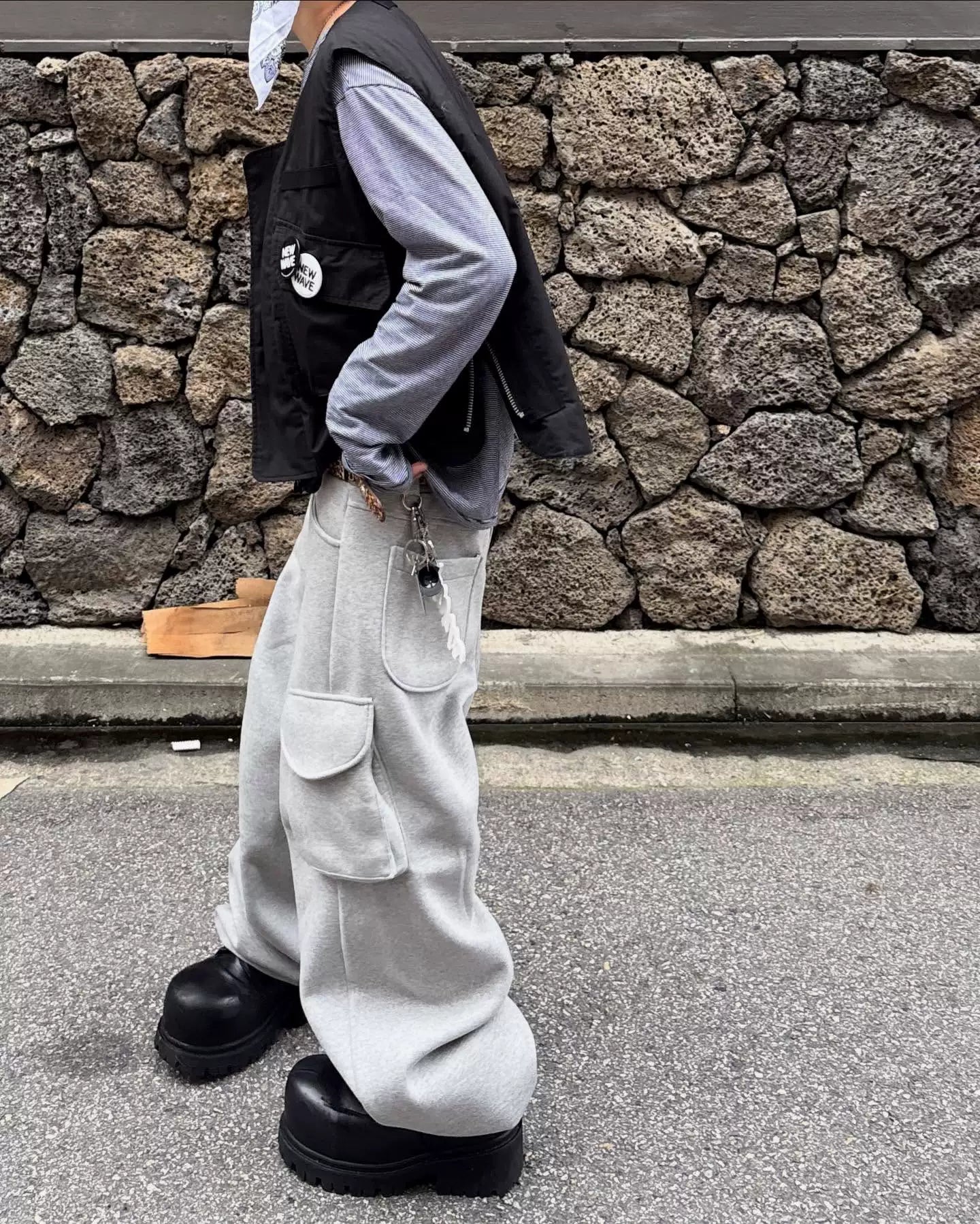 Mjd Heavy-Duty Three-Dimensional Pleated Curved Hem Sweatpants with Large Pockets, Baggy Style, Jogger Cuffs, Gray Sports Trousers Koin