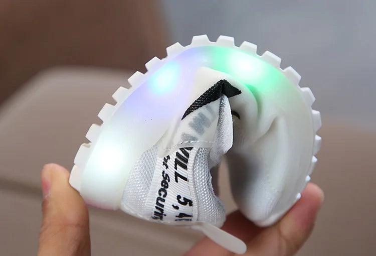 Chaussures lumineuses pour enfants garçons et filles baskets en maille légère brillante baskets lumineuses pour petits enfants chaussures lumineuses LED pour enfants