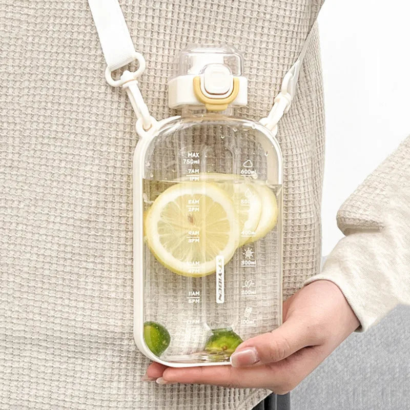 Bouteille d'Eau en Plastique de 750ml avec Sangle, Portable, Écologique, Créative, Durable, pour dehors en Plein Air