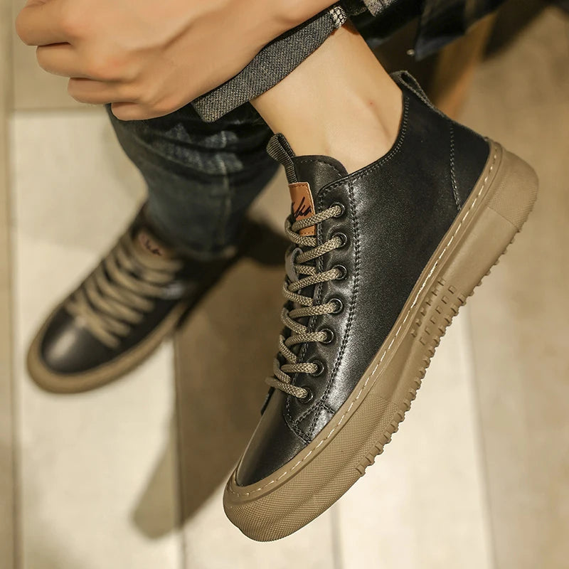 Men's casual sports shoes are fashionable, retro, classic and handcrafted, breathable and warm for all seasons, suitable for everyday wear, outdoor sports, and mountaineering.