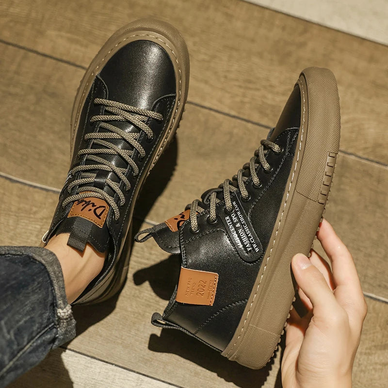 Men's casual sports shoes are fashionable, retro, classic and handcrafted, breathable and warm for all seasons, suitable for everyday wear, outdoor sports, and mountaineering.