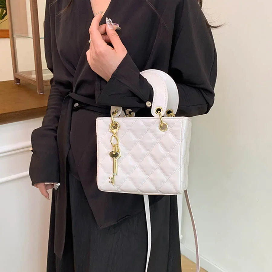 Fashionable and versatile women's shoulder/handbag with a simple diamond grid design and a high-quality PU leather square bag 