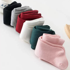 A pair of full-leg baby leggings suitable for boys and girls aged 0 to 4 years, available in five colors.