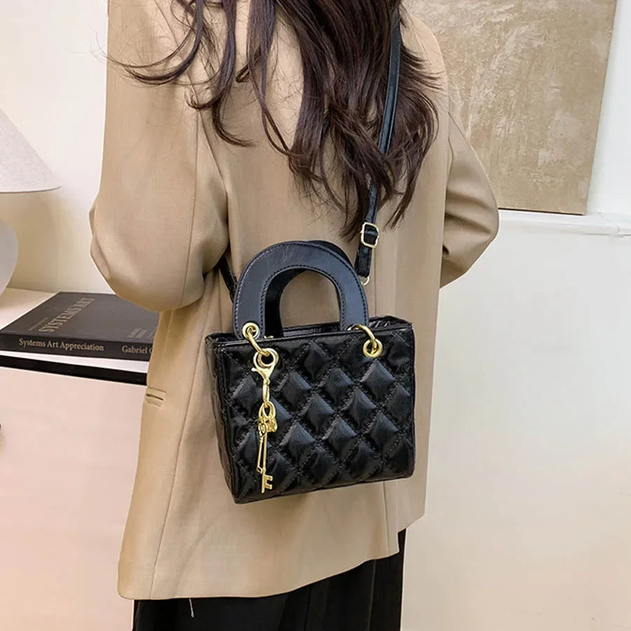 Fashionable and versatile women's shoulder/handbag with a simple diamond grid design and a high-quality PU leather square bag 