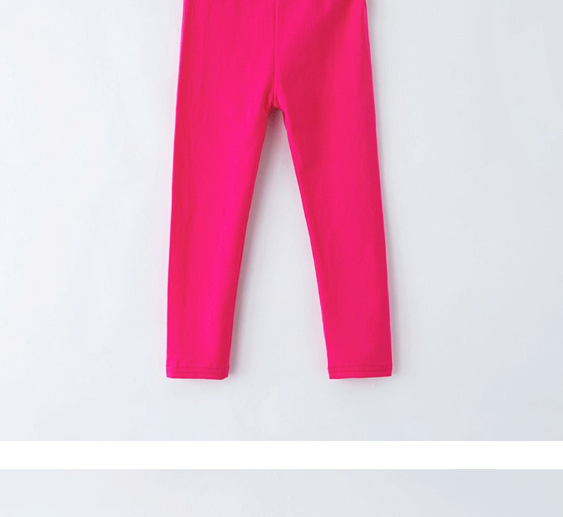 Girls' leggings for spring and summer, suitable for outdoor wear. They are slim-fitting, long pants for children.