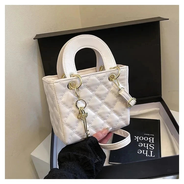Fashionable and versatile women's shoulder/handbag with a simple diamond grid design and a high-quality PU leather square bag 