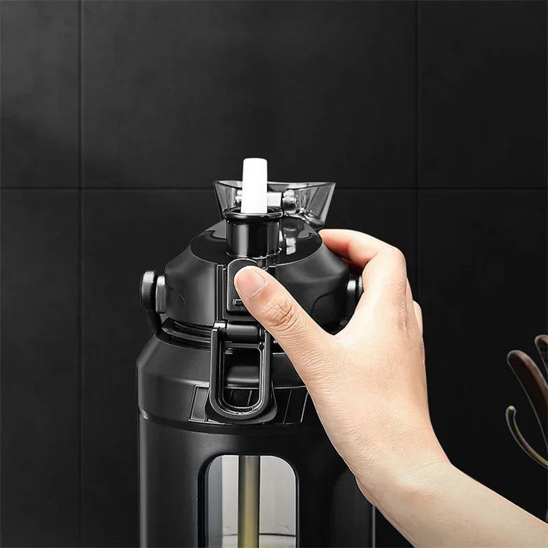 Large capacity 2L glass water bottle with removable straw, high borosilicate glass water bottle with carrying handle for gym