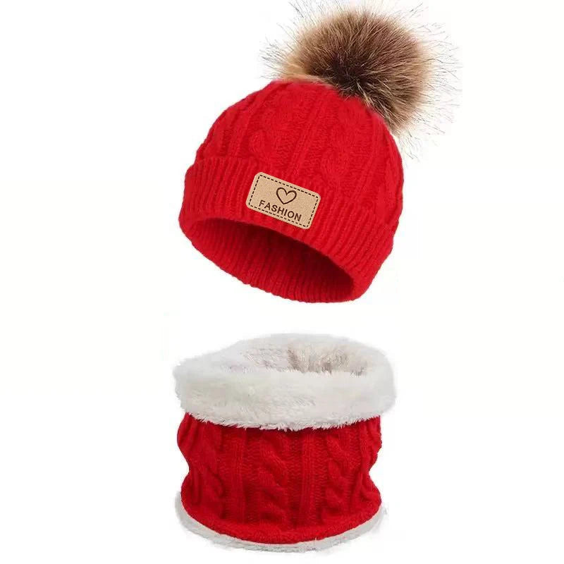 Ce ensemble de chapeaux et d'écharpe tricotés à une boule pour enfants convient aux enfants âgés de 3 à 12 ans à porter