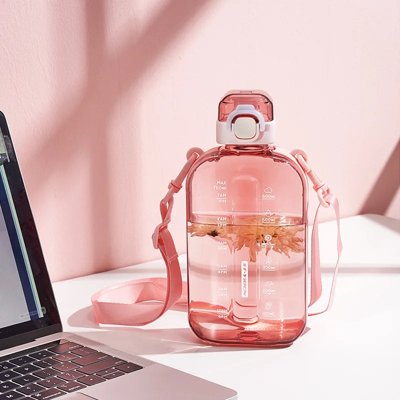 Bouteille d'Eau en Plastique de 750ml avec Sangle, Portable, Écologique, Créative, Durable, pour dehors en Plein Air