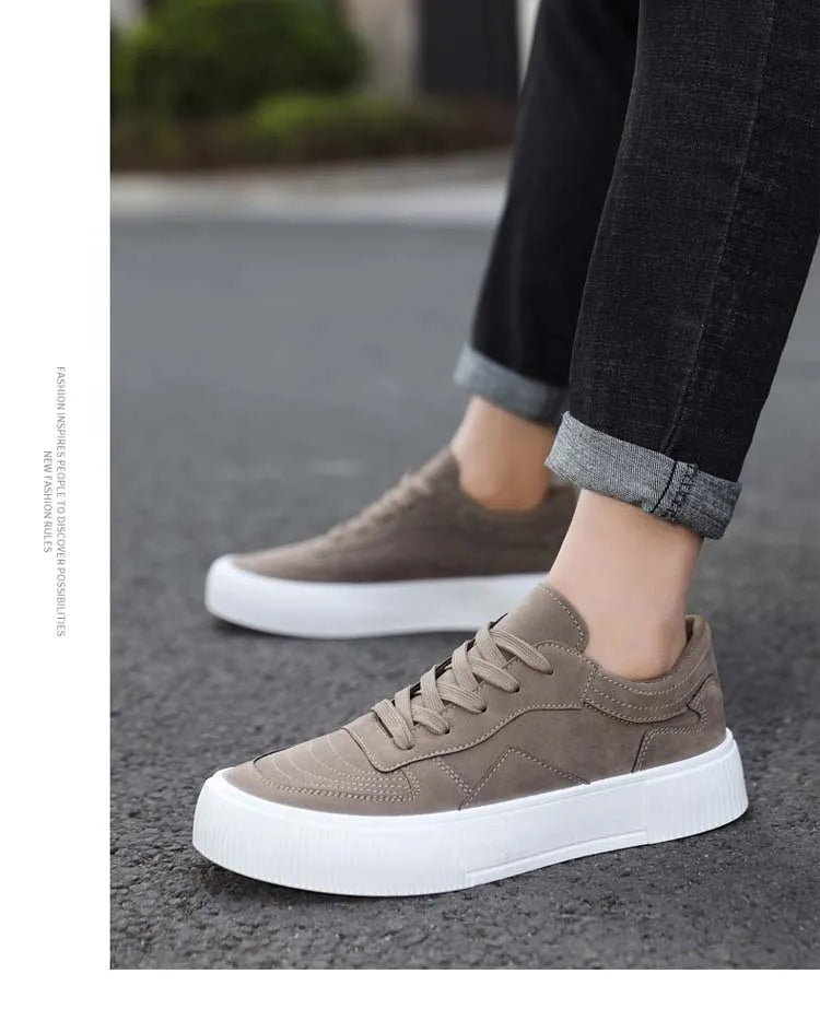 Baskets pour hommes chaussures plates de mode pour homme chaussures décontractées de haute qualité pour hommes classique confortable résistant à l'usure couleur Pure