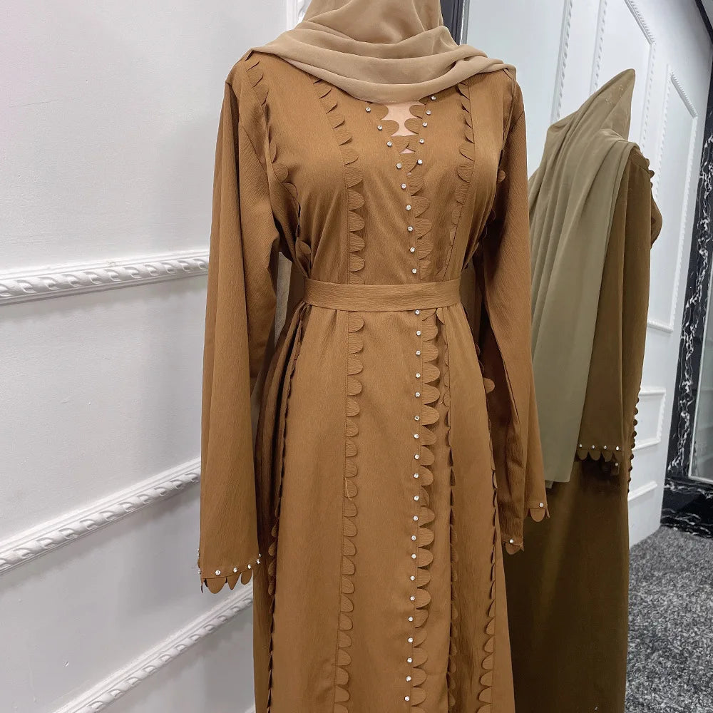 Cardigan perlé fait main, jupe longue élégante
