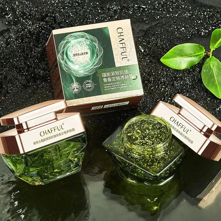 Effective and revitalizing face cream, beauty, lifting, brightening, moisturizing, skincare, Korean makeup