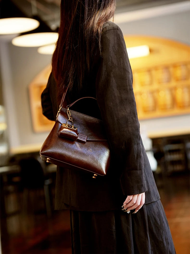 Nouveau sac de luxe léger pour femmes, sac de banlieue à la mode, décontracté et polyvalent, sac à main, bandoulière