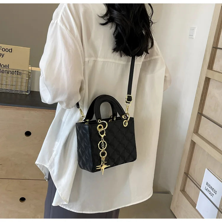 Small Premium Western Style Bag, New Shoulder Bag, Fashionable Embroidery Thread, Versatile Concubine Handbag 