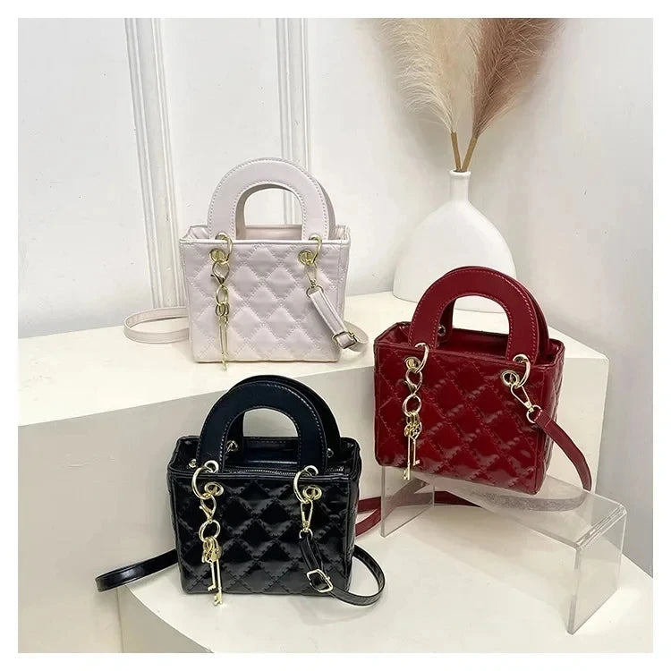 Fashionable and versatile women's shoulder/handbag with a simple diamond grid design and a high-quality PU leather square bag 