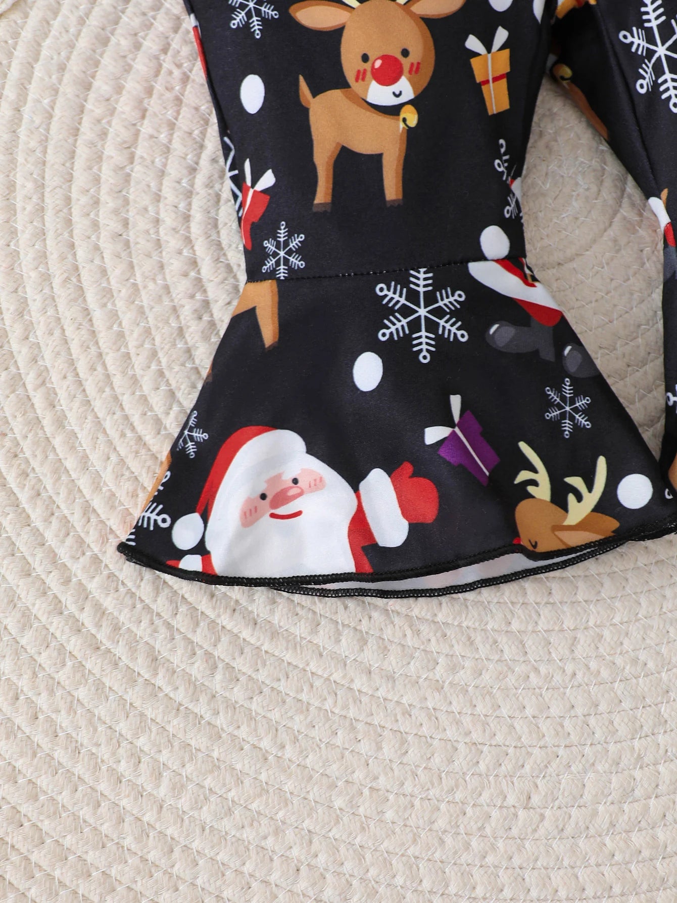 Ensemble de vêtements de Noël pour bébé : joli bas cloche imprimé père Noël et renne avec body à volants rouge et accessoires.