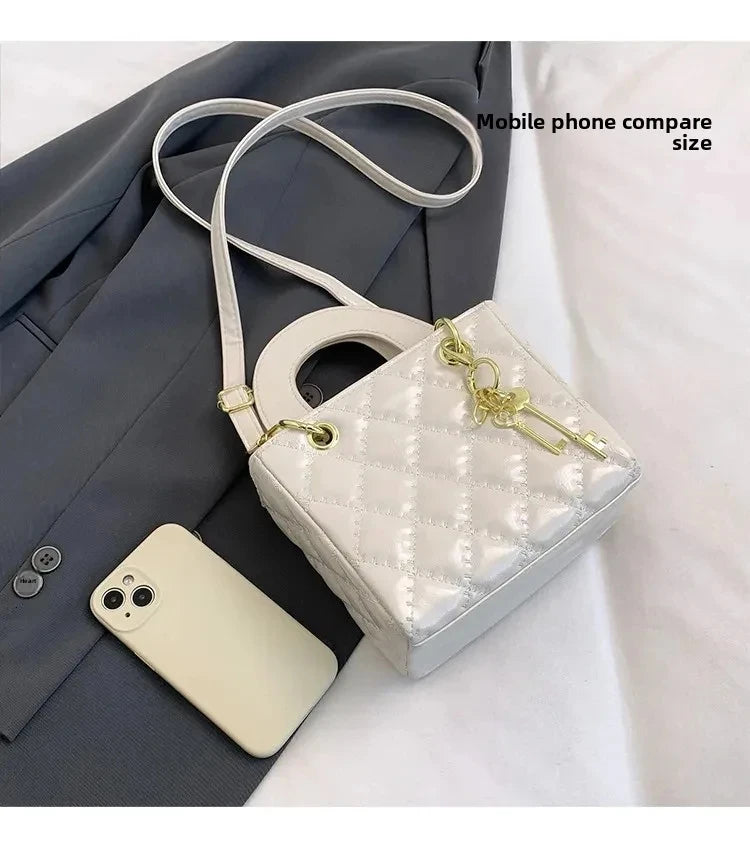 Fashionable and versatile women's shoulder/handbag with a simple diamond grid design and a high-quality PU leather square bag 