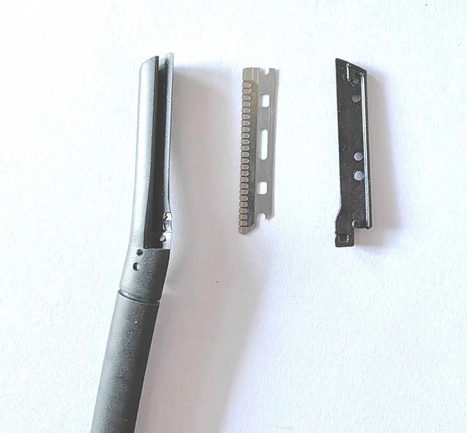 Eyebrow razor kit, beard trimmer, dermaplaning tool, shaper, facial razor for beard and mustache, with 6 sets of blades