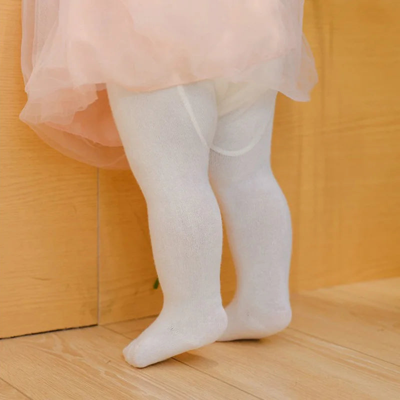 A pair of full-leg baby leggings suitable for boys and girls aged 0 to 4 years, available in five colors.