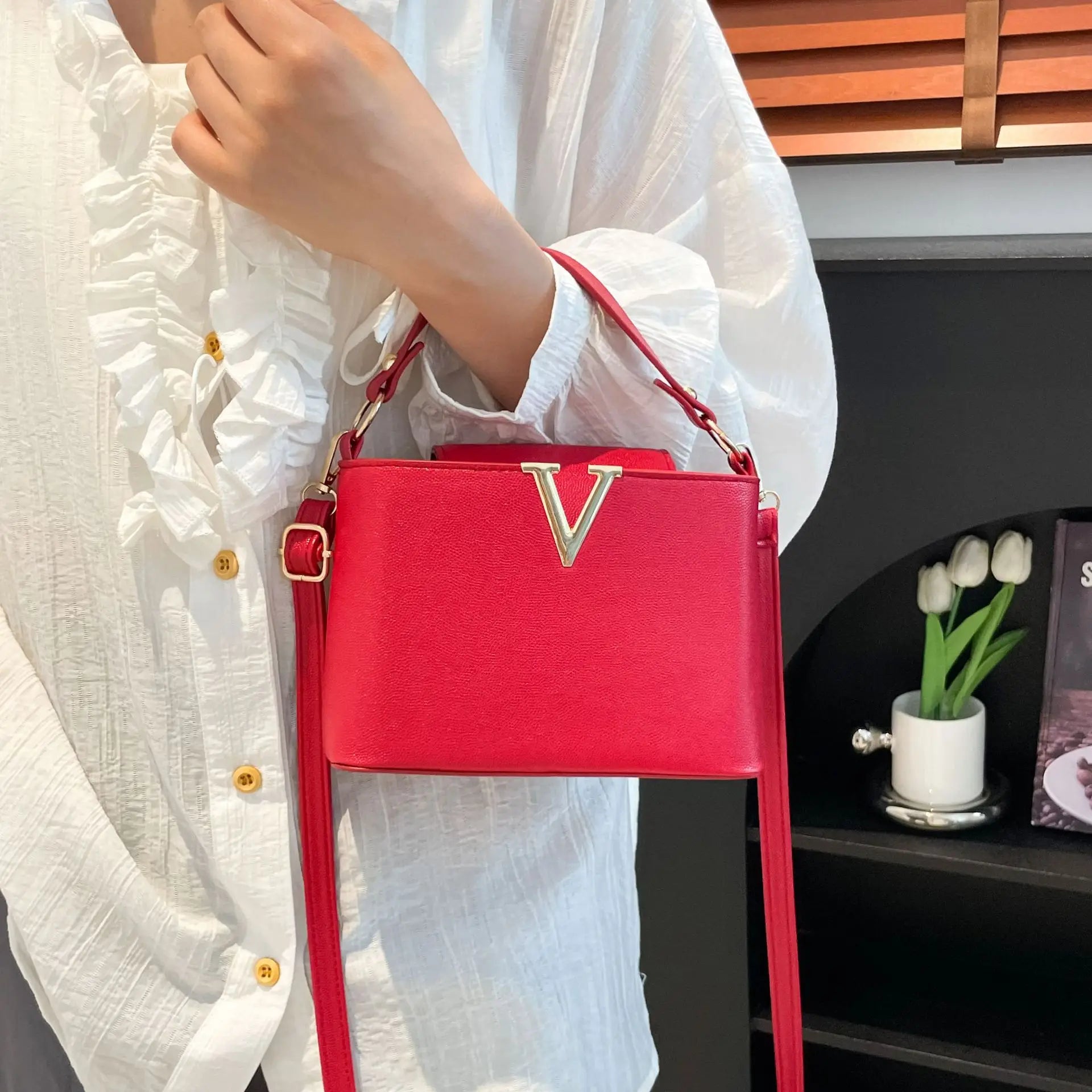 Sac fourre-tout de luxe pour femmes, sac seau élégant en cuir Pu en forme de V Chic, sac à main à couverture supérieure pour femmes, sac à bandoulière pour femme