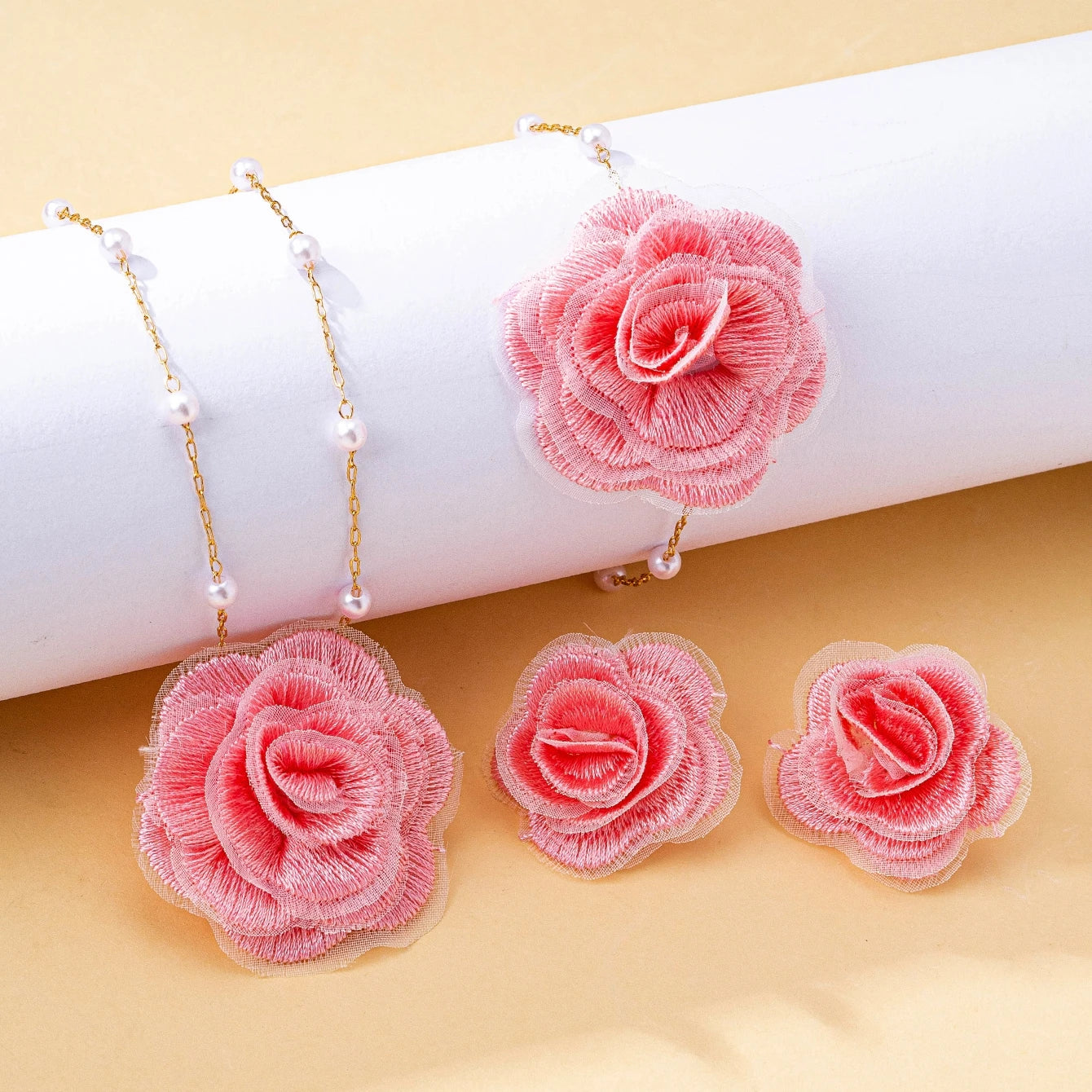 Ensemble de bijoux pour femmes, tissu élégant, fleur, Imitation de perles, collier, Bracelet, boucles d'oreilles, bijoux bohème pour usage quotidien et vacances