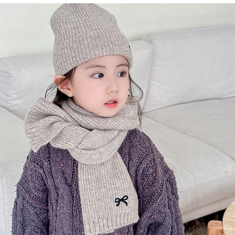 Écharpes coréennes avec nœud brodé pour enfants, bonnet doux pour enfants, chapeau épais pour filles et garçons, casquette chaude imbibée d'hiver, chapeaux mignons, 2 pièces