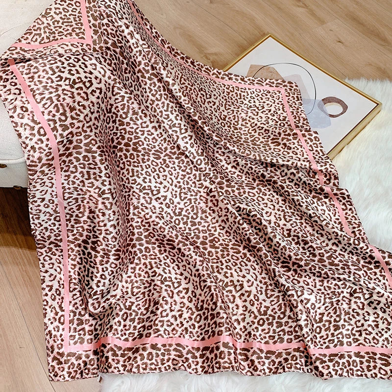 2025 Design marque foulard foulard châle enveloppes imprimer soie Satin écharpe carré femmes musulman Hijab élégant bandeau Bandana