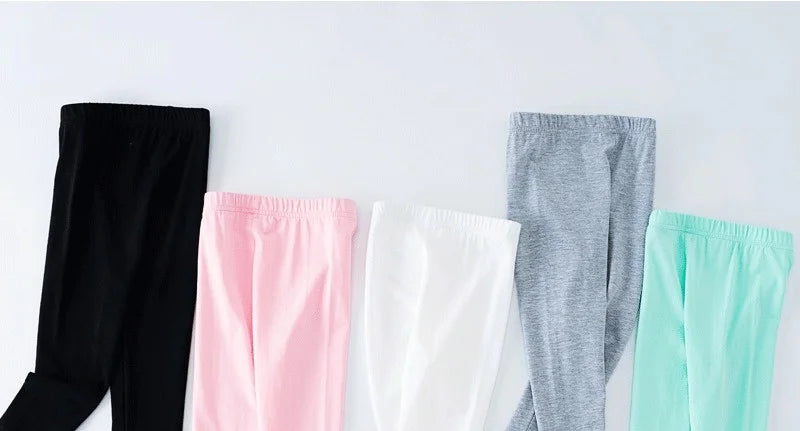 Girls' leggings for spring and summer, suitable for outdoor wear. They are slim-fitting, long pants for children.