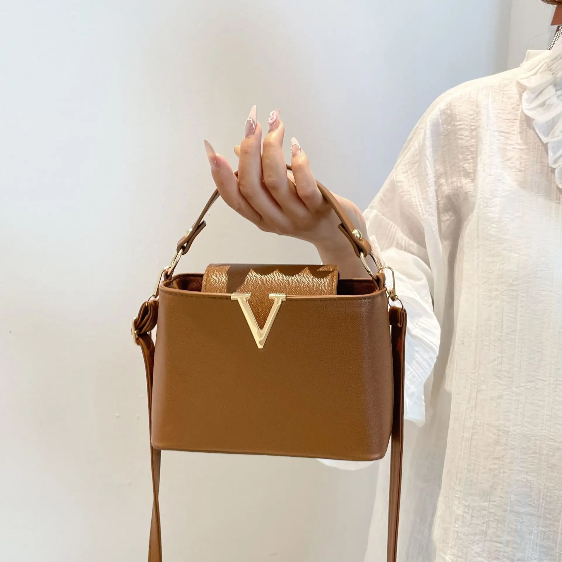 Sac fourre-tout de luxe pour femmes, sac seau élégant en cuir Pu en forme de V Chic, sac à main à couverture supérieure pour femmes, sac à bandoulière pour femme