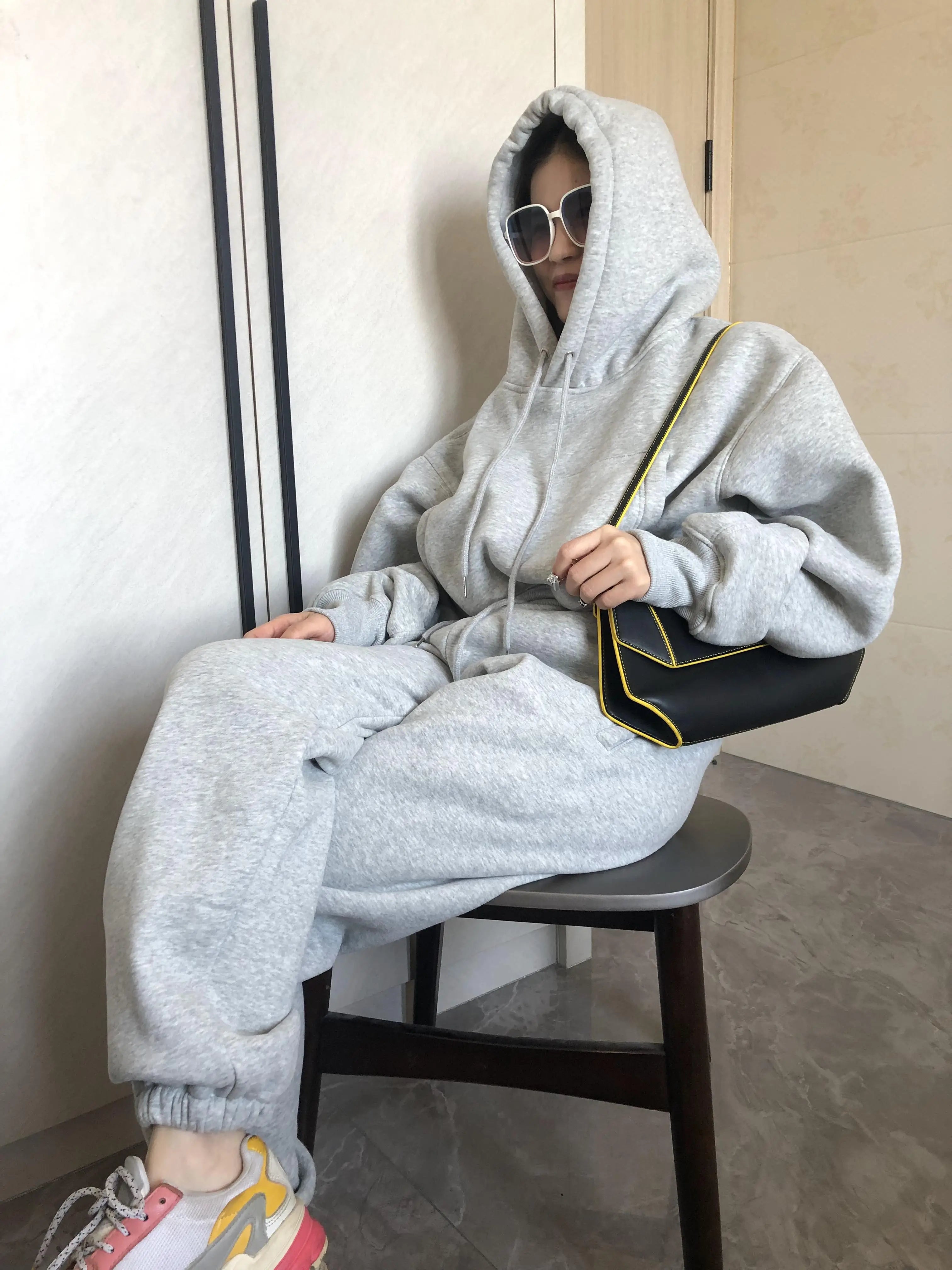 Sweat à capuche Smile avec pantalon de jogging pour femme, ensemble 2 pièces, tenue de sport décontractée, survêtement monochrome, imbibé de sueur, vente en gros, automne et hiver