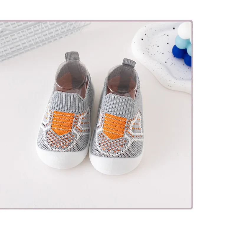 Nouvelles chaussures pour enfants en bas âge frappé printemps et automne décontracté polyvalent bébé chaussures semelle souple coup