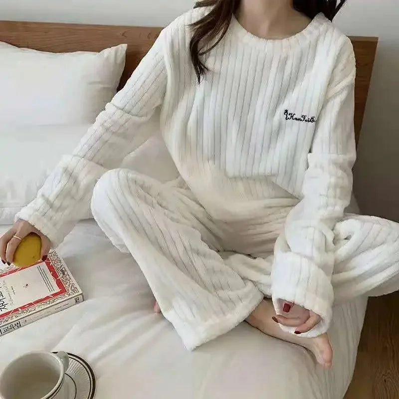 Ensemble pyjama chaud en velours de corail doux pour femmes, vêtements d'extérieur confortables pour l'hiver, cadeau de noël pour la rentrée scolaire ﻿