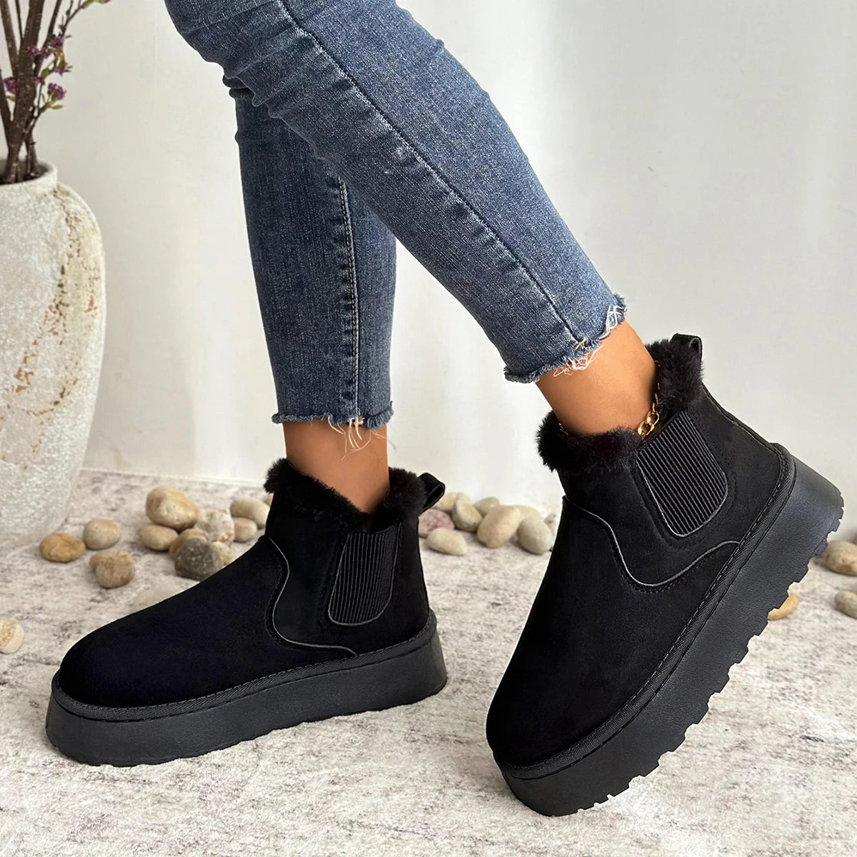 2025 Bottes de neige à enfiler à bout rond pour femmes pour un usage quotidien au bureau Bottes de neige décontractées antidérapantes à semelles épaisses Nouvelles bottines chaudes en daim