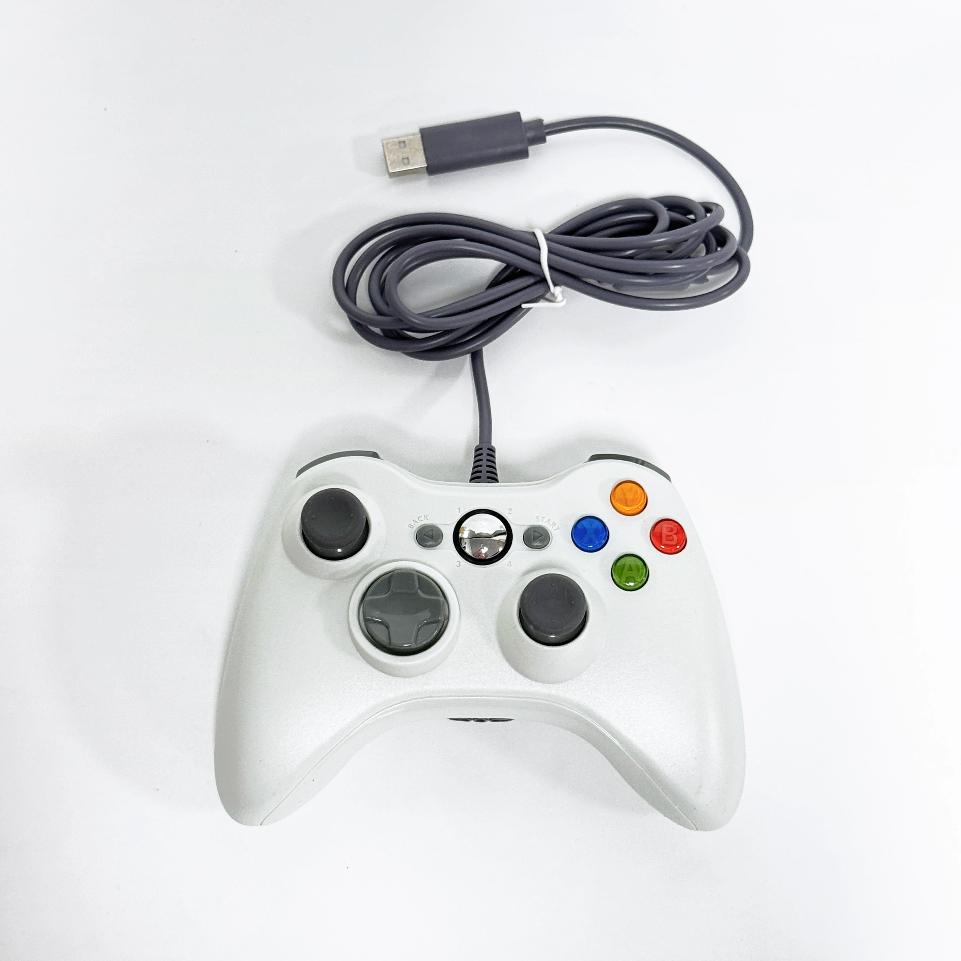 Le contrôleur de jeu filaire 360 prend en charge Xbox 360 et Windows 7/8/10, avec moteur intégré, plusieurs couleurs au choix