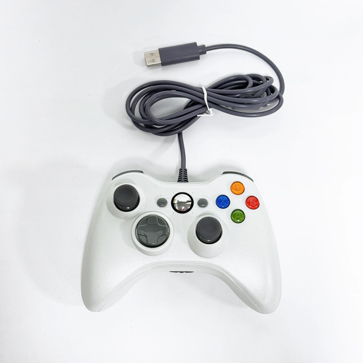 Le contrôleur de jeu filaire 360 prend en charge Xbox 360 et Windows 7/8/10, avec moteur intégré, plusieurs couleurs au choix