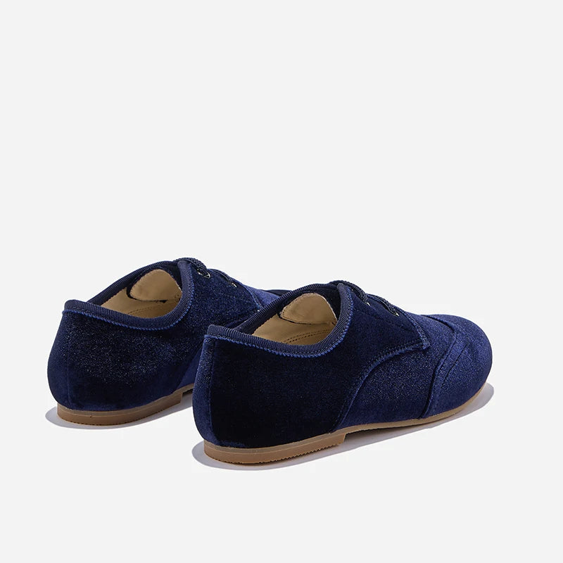 W-AP8-003 chaussures habillées pour enfants en cuir marron noir velours lacets décoratifs chaussures de conception classique nouvel hiver