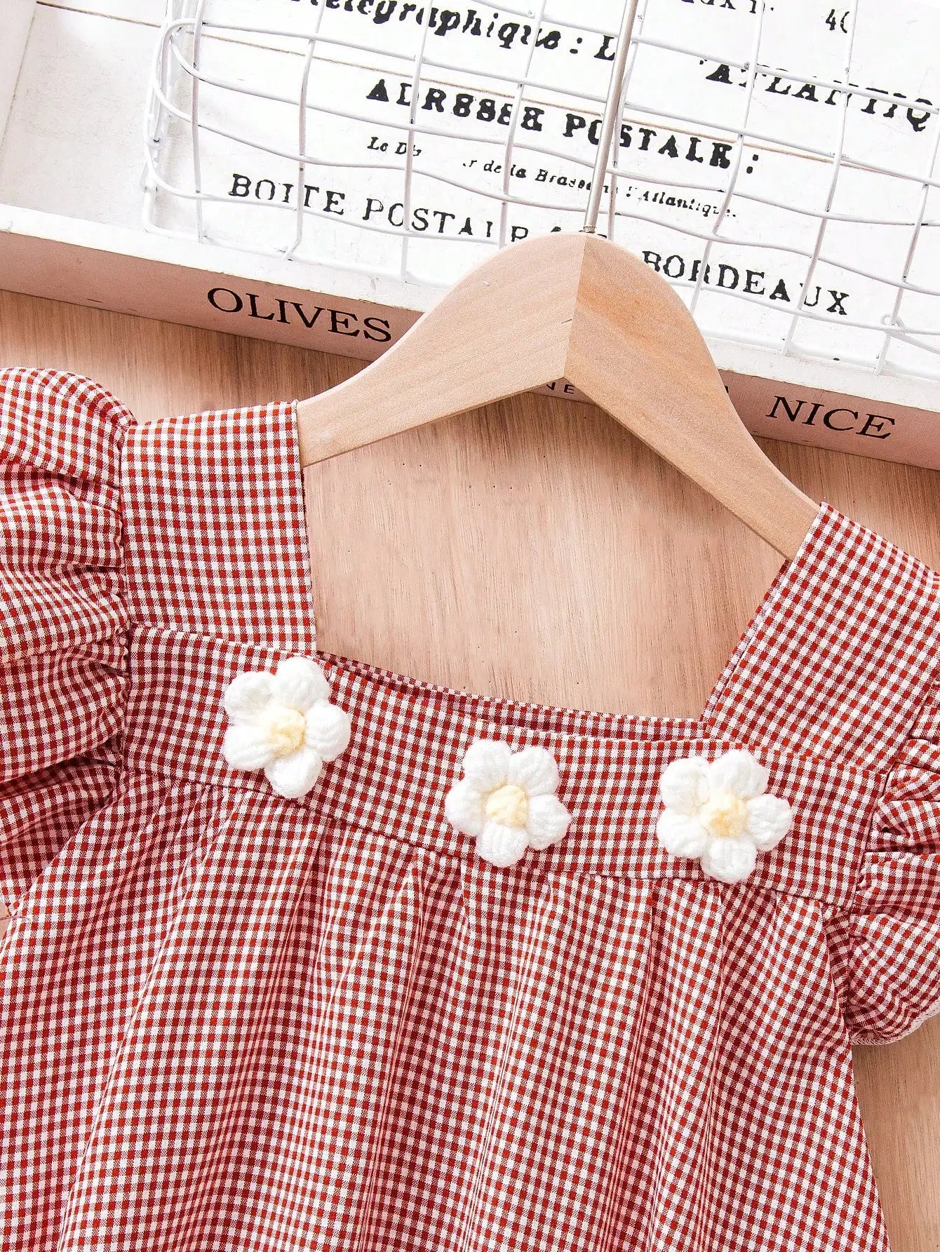Robe fille vichy rouge et blanc avec manches flottantes et accents floraux – Parfaite pour les vacances/extérieur, âge 4-7, printemps/été